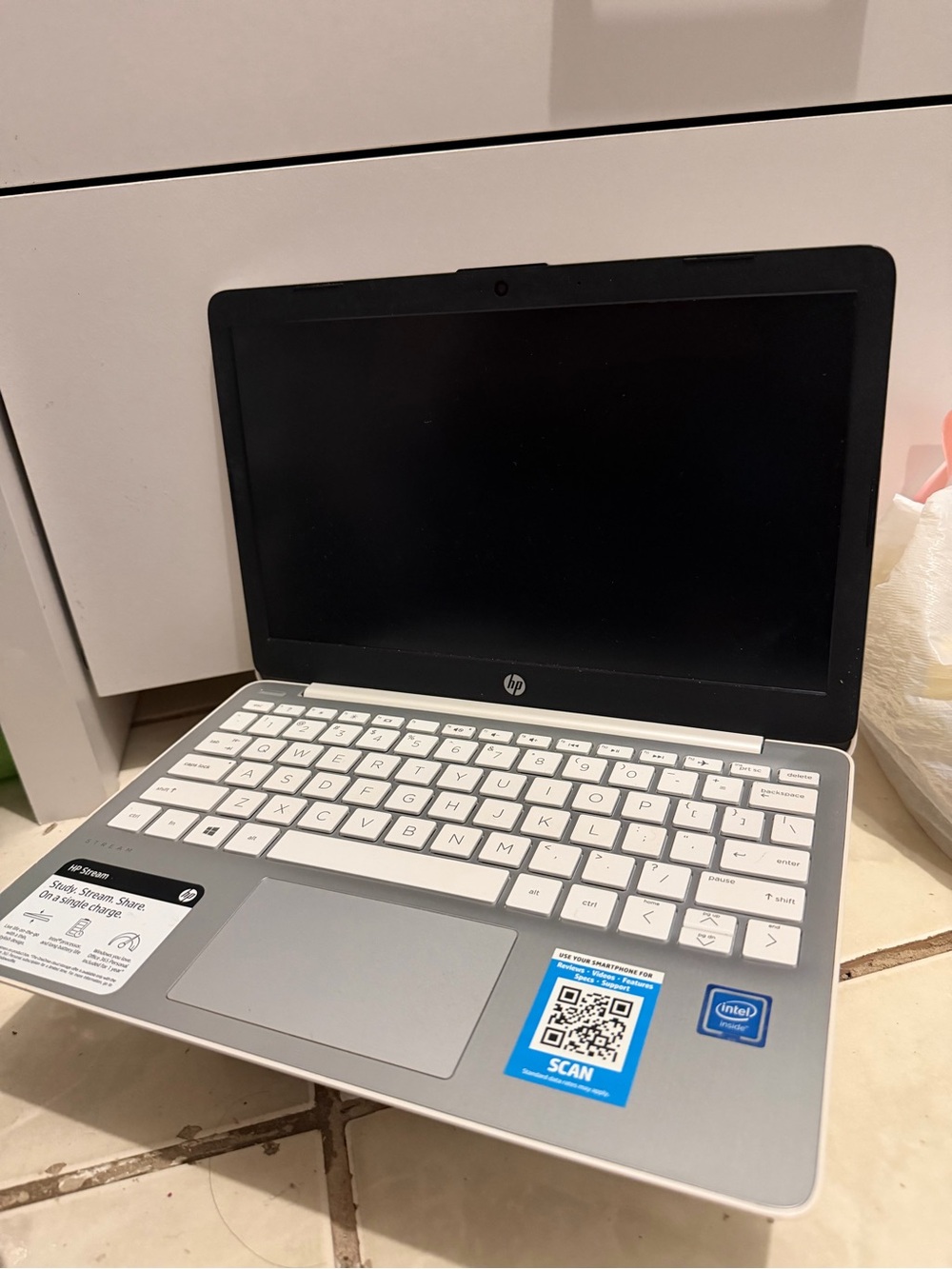 HP Silver Laptop with White Keyboard and Black Display Bezel